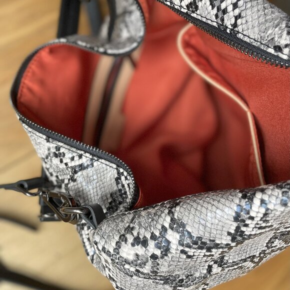 GADEA faux snakeskin purse (feed-bag style) - Picture 8 of 9